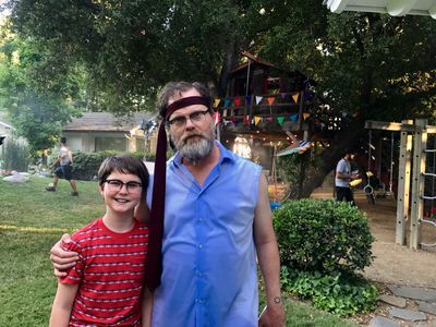 Makabe and Rainn Wilson on set for Airheads and Funny or Die