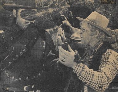 Harry Harvey and Fred Scott in Ridin' the Trail (1940)