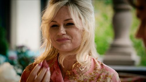 Malin Levanon as Liz in Clark on Netflix (2022)