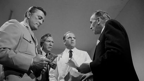 Kirk Douglas, Fredric March, Edmond O'Brien, and Fredd Wayne in Seven Days in May (1964)