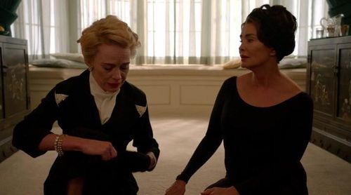 Judy Davis and Jessica Lange in Feud (2017)