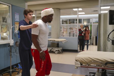 Freddie Highmore and Rell Battle in The Good Doctor (2017)