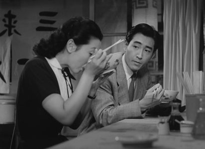Kôji Tsuruta and Keiko Tsushima in The Flavor of Green Tea Over Rice (1952)