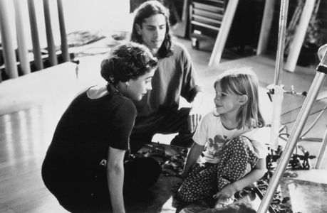 Julia Devin, Moira Kelly, and Wesley Strick in The Tie That Binds (1995)