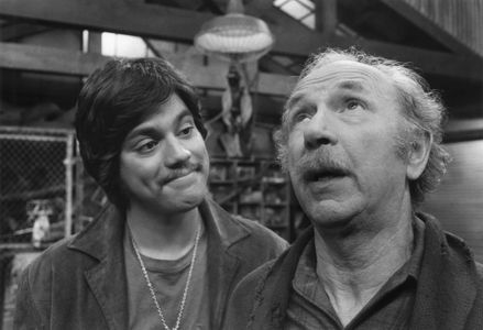 Jack Albertson and Freddie Prinze in Chico and the Man (1974)