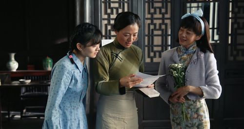 Leann Lei and Hana Wu in Five Cent Life