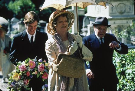 Maggie Smith, Paul Chequer, and Michael Williams in Tea with Mussolini (1999)