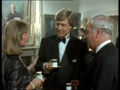 Jan Harvey, Martin Jarvis, and John Thaw in Inspector Morse (1987)