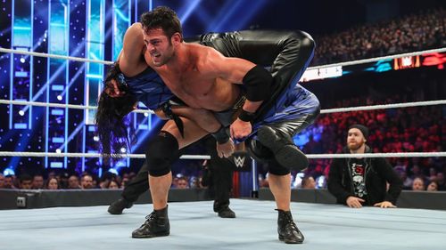 Chris Lindsey and Shinsuke Nakamura in WWE Survivor Series (2019)