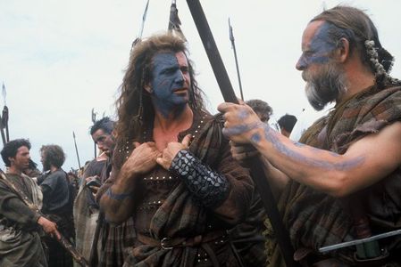 Braveheart - Final BATTLE SCENE Seoras Wallace and Mel Gibson - Discussing lifting kilts for the English army