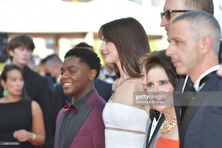 CANNES, FRANCE - MAY 19: Jaylin Webb, Anne Hathaway, Tovah Feldshuh, Director James Gray and Jeremy Strong attend the sc