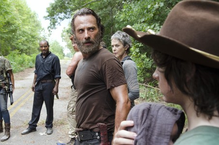 Michael Cudlitz, Seth Gilliam, Andrew Lincoln, Melissa McBride, and Chandler Riggs in The Walking Dead (2010)