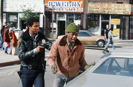 Norman Alexander Gibbs and Michael Warren in Hill Street Blues (1981)