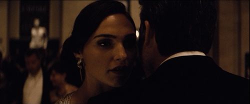 Upscale Couples - Museum Scene on Batman v Superman : Dawn of Justice