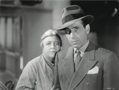 Humphrey Bogart and Jane Darwell in All Through the Night (1942)