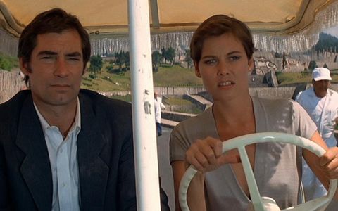 Carey Lowell and Timothy Dalton in Licence to Kill (1989)