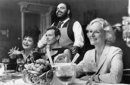 Glenn Close, Maïté Nahyr, Victor Poletti, and Dieter Rita Scholl in Meeting Venus (1991)