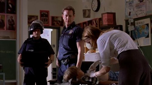 Penelope Ann Miller, Judge Reinhold, and Sage Testini in Dead in a Heartbeat (2002)