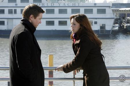 Jeremy Renner and Amber Tamblyn in The Unusuals (2009)