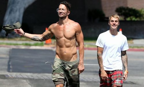 Justin Bieber and Carl Lentz in Hillsong: A Megachurch Exposed (2022)