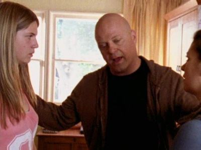 Michael Chiklis, Cathy Cahlin Ryan, and Autumn Chiklis in The Shield (2002)