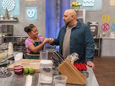 Meadow Roberts and Duff Goldman in Kids Baking Championship (2015)