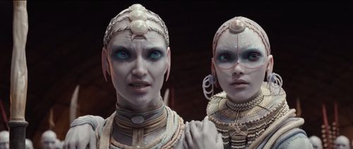 Barbara Scaff, Aymeline Valade, and Pauline Hoarau in Valerian and the City of a Thousand Planets (2017)