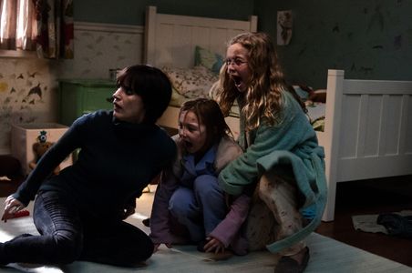 Jessica Chastain, Megan Charpentier, and Isabelle Nélisse in Mama (2013)