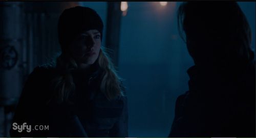 Amanda Schull and Aaron Stanford in 12 Monkeys (2015)