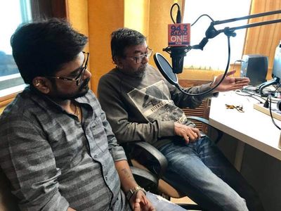 Shashank Shende and Rahul Manohar Chaudhari in Bandookya (2017)
