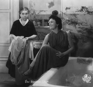 Josefine Dora and Pola Negri in Die fromme Lüge (1938)