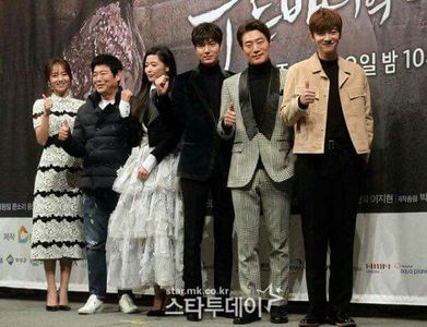 Jun Ji-hyun, Dong-il Sung, Lee Hee-joon, Lee Min-Ho, Won Ho Shin, and Hye-Sun Shin at an event for Legend of the Blue Se