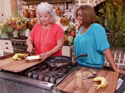 Paula Deen and Sunny Anderson in Paula's Best Dishes (2008)