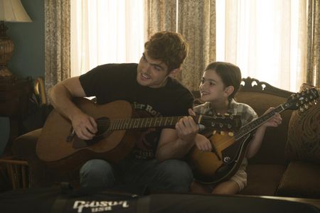 Alex Roe and Abby Ryder Fortson in Forever My Girl (2018)