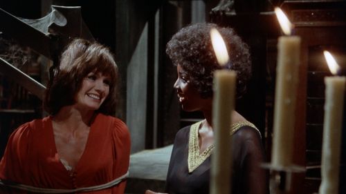 Teresa Graves and Jennie Linden in Old Dracula (1974)