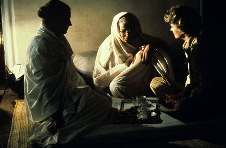 Candice Bergen, Ben Kingsley, Rohini Hattangadi, and Geraldine James in Gandhi (1982)