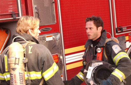 Denis Leary and Michael Lombardi in Rescue Me (2004)