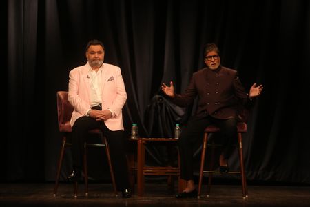 Amitabh Bachchan and Rishi Kapoor in 102 Not Out (2018)