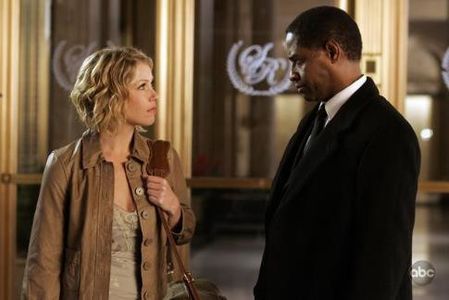 Christina Applegate and Tim Russ in Samantha Who? (2007)