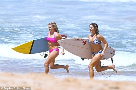 Jessica Grace Smith (right) filming Home & Away