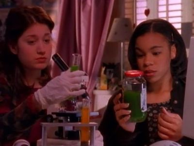 Meredith Bishop and Alexis Fields in The Secret World of Alex Mack (1994)
