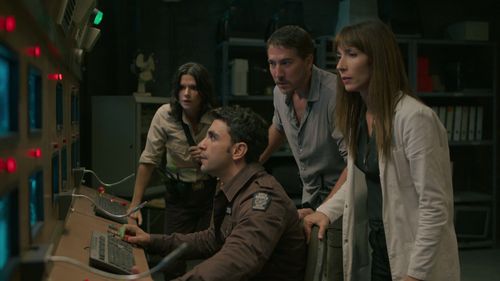 Bárbara Goenaga, Alberto Ammann, Sabela Arán, and César Mateo in The Longest Night (2022)