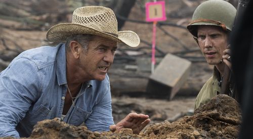 Mel Gibson and Goran D. Kleut in Hacksaw Ridge (2016)