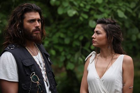 Demet Özdemir and Can Yaman in Erkenci Kus: Episode #1.42 (2019)