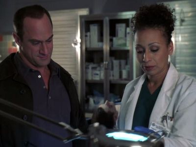 Christopher Meloni and Tamara Tunie in Law & Order: Special Victims Unit (1999)