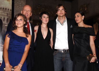 Demi Moore, Bruce Willis, Ashton Kutcher, Rumer Willis, and Tallulah Willis at an event for Live Free or Die Hard (2007)