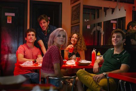 Andrea Ros, Pol Monen, Jota Linares, Jaime Lorente, and María Pedraza in Who Would You Take to a Deserted Island? (2019)