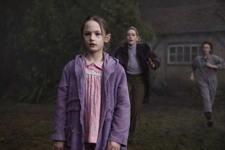 Amelia Eve, Victoria Pedretti, and Amelie Bea Smith in The Haunting of Bly Manor (2020)