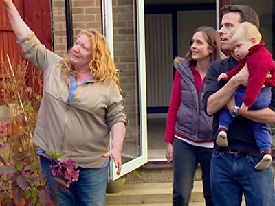 Charlie Dimmock in Garden Rescue: Southampton (2017)