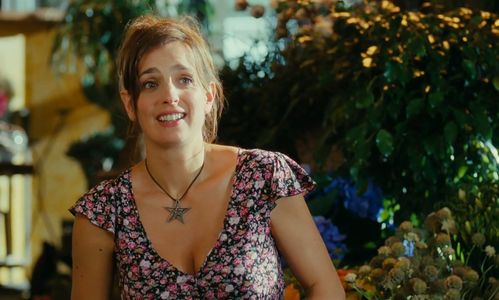 Valérie Crouzet in Happiness Never Comes Alone (2012)
